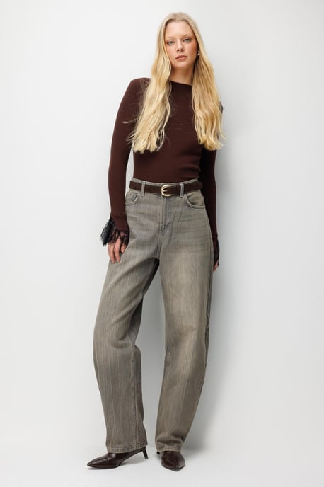 Slim Fit Rippstrickpullover mit Rundhalsausschnitt - Image 4