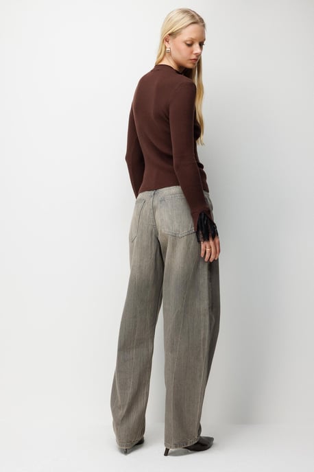 Slim Fit Rippstrickpullover mit Rundhalsausschnitt - Image 5