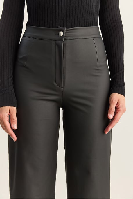 Hochtaillierte Weite Lederimitat-Hose - Image 6