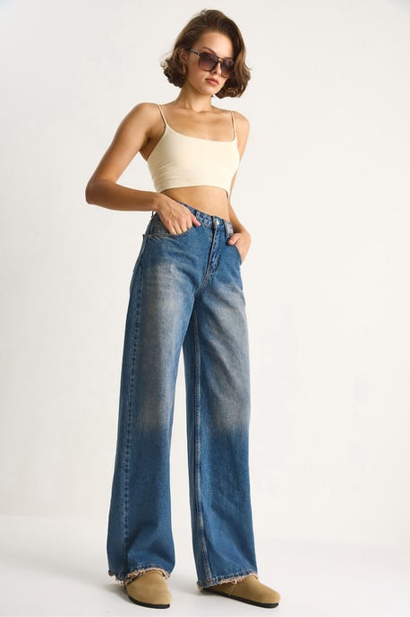 Hoch taillierte weit geschnittene Jeanshose - Image 3