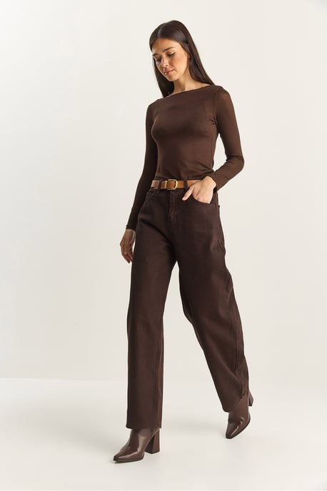 Weite Jeans mit Gürtel - Image 2