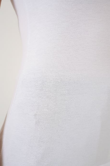 Enganliegendes ärmelloses Body mit Rundhalsausschnitt - Image 5