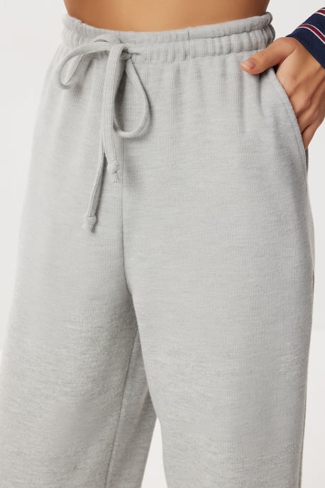 Weite Jogginghose mit Kordelzugverschluss - Image 4