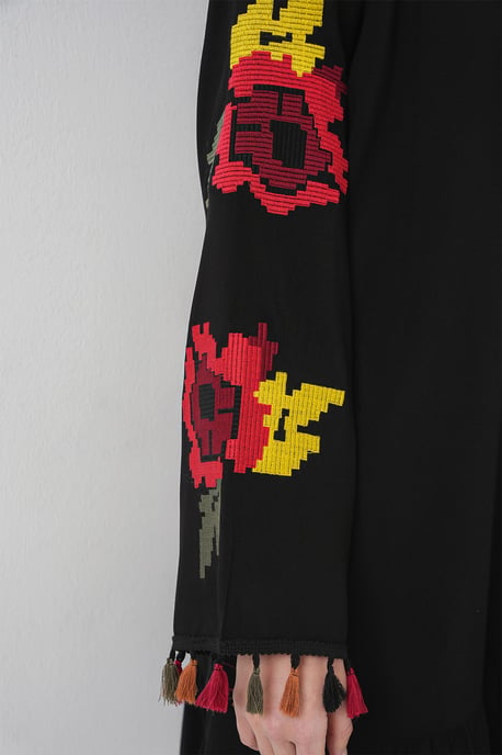 Gesticktes Midikleid mit Rüsche und Bindeschluss - Image 4