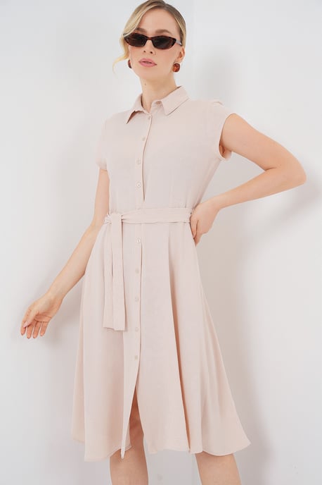 Kleid mit Knopfleiste, A-Form, Midi-Länge und Binde-Detail - Image 4