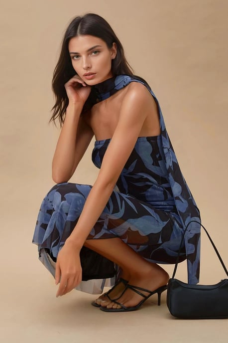Trägerloses Blumenkleid in Midi-Länge - Image 3