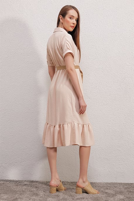 Texturiertes Midikleid mit Gürtel und Hemdkragen - Image 6