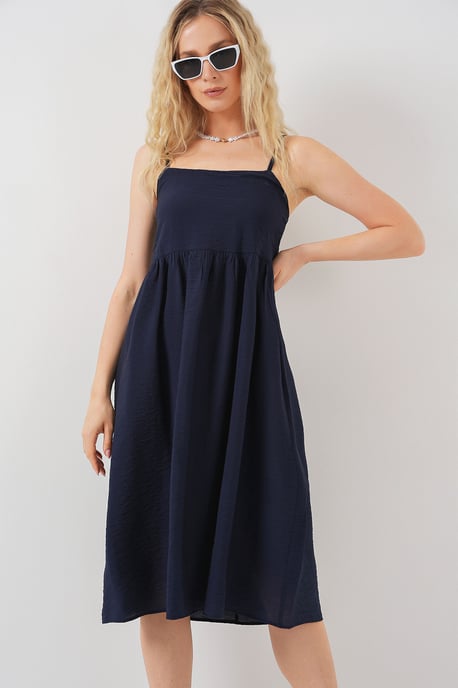 Kariertes Midi-Kleid mit quadratischem Ausschnitt - Image 1