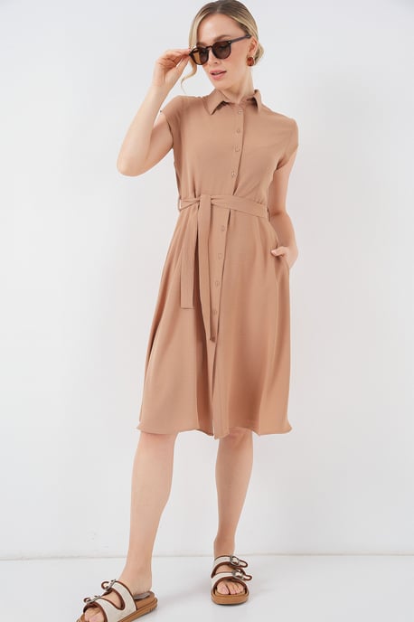 Schlichtes Midi-Kleid in A-Form mit Knopfkragen und Bindungsdetails - Image 2