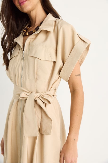 Maxi-Hemdkragenkleid mit Taschen - Image 6