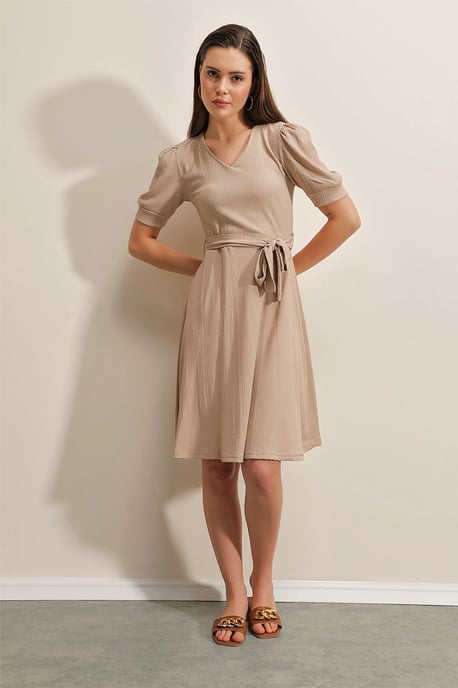 Strukturiertes V-Ausschnitt Midi-Strickkleid mit Schleife - Image 2