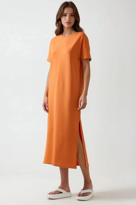 Entspannt geschnittenes Midikleid mit Rundhalsausschnitt - Image 2
