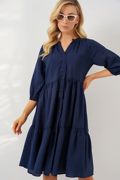 Strukturiertes Midi-Kleid mit Knopfverschluss - Image 1