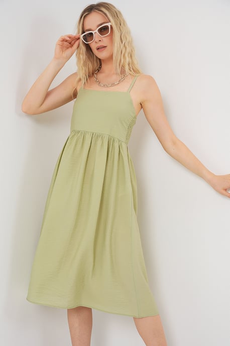 Kleid mit quadratischem Ausschnitt und strukturiertem Midi-Design - Image 4