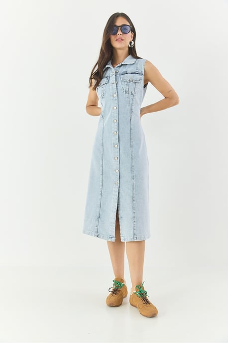 Tailliertes Denim-Midikleid mit Knopfleiste - Image 5