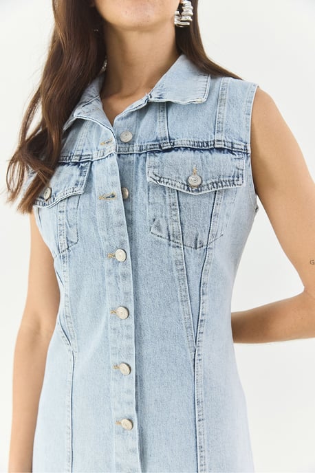 Tailliertes Denim-Midikleid mit Knopfleiste - Image 6