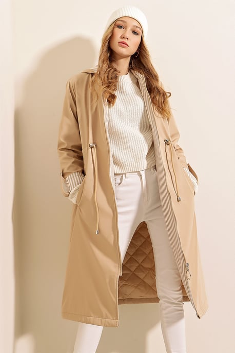 Gestreifter langer Trenchcoat mit Kapuze und Tunnelzug in der Taille - Image 5