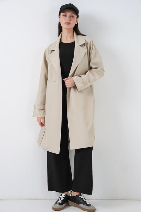 Gürtelter langer Trenchcoat mit Reverskragen - Image 2