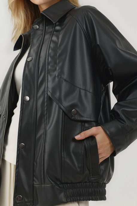 Oversized Kunstlederjacke mit Taschen - Image 4