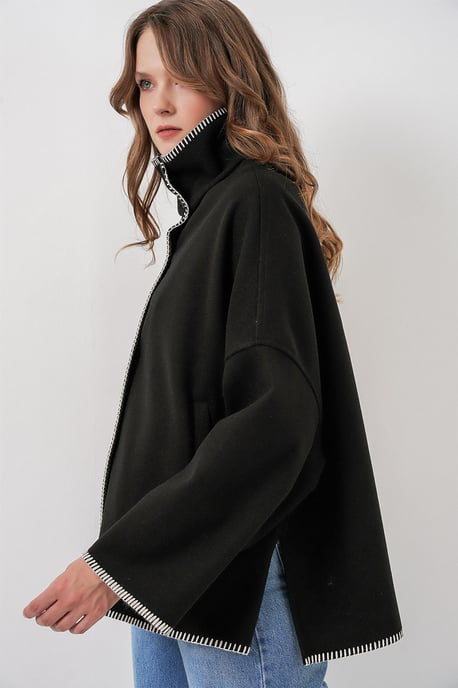 Texturierte Jacke mit abgesteppten Details und halbem Rollkragen - Image 3