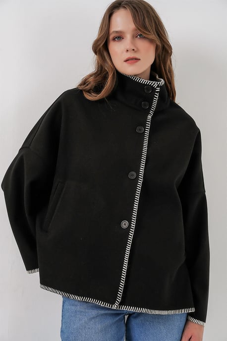 Texturierte Jacke mit abgesteppten Details und halbem Rollkragen - Image 4