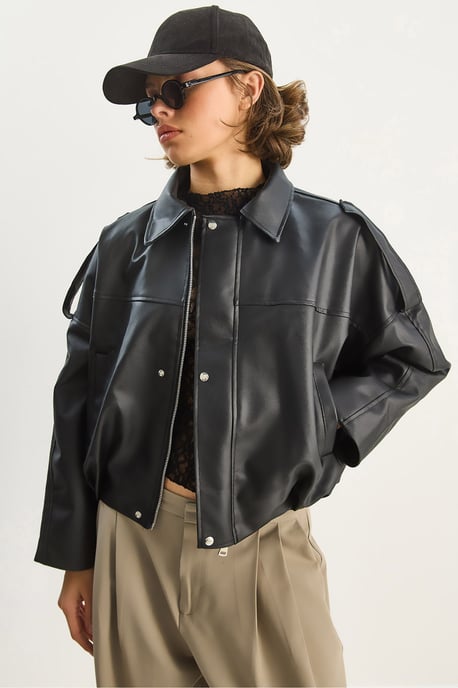 Übergroße Kunstleder-Crop-Jacke mit Reißverschluss - Image 1