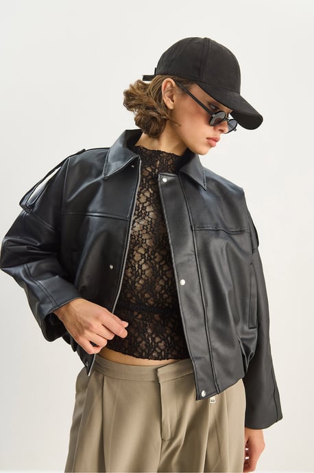 Übergroße Kunstleder-Crop-Jacke mit Reißverschluss - Image 2