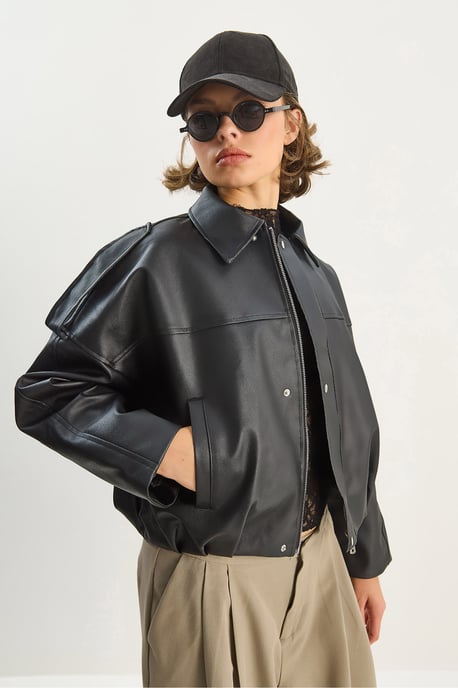 Übergroße Kunstleder-Crop-Jacke mit Reißverschluss - Image 4