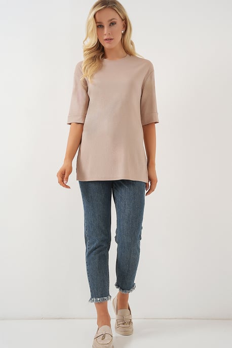 Texturiertes T-Shirt mit Rundhalsausschnitt und kurzen Ärmeln - Image 2