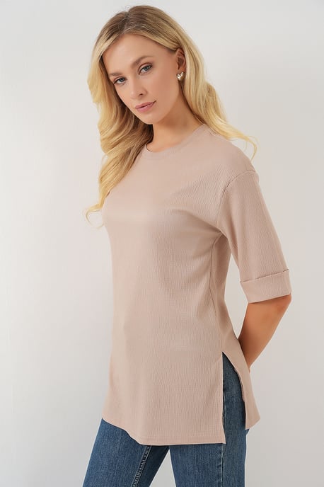 Texturiertes T-Shirt mit Rundhalsausschnitt und kurzen Ärmeln - Image 3
