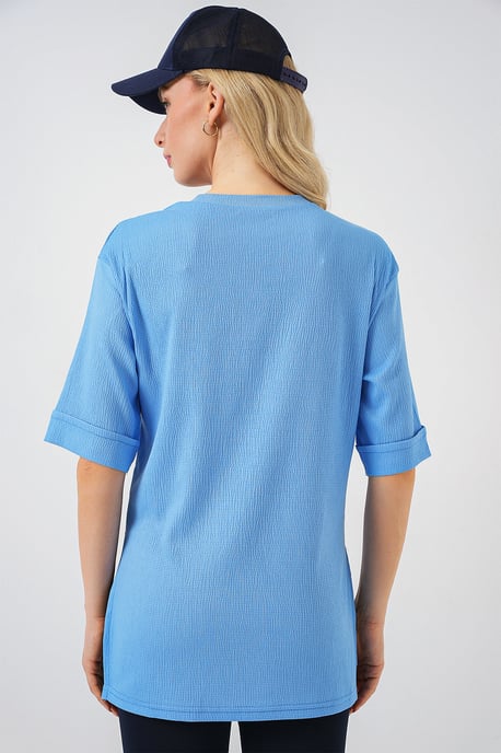 Strukturiertes Rundhals-T-Shirt mit kurzem Arm - Image 6