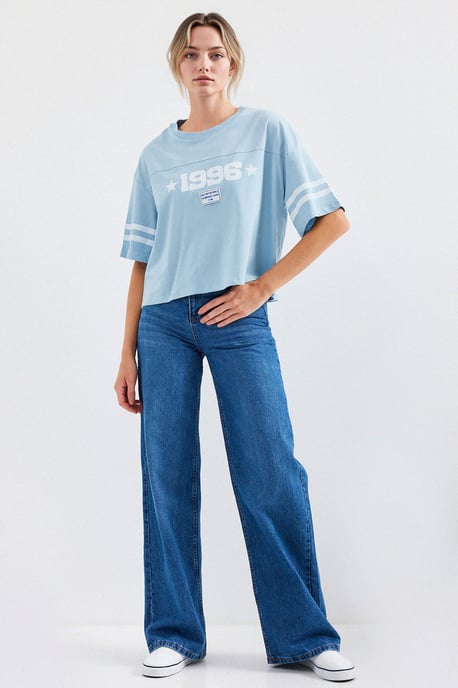Übergroßes Crew-Neck Crop-T-Shirt mit Motto-Print - Image 2