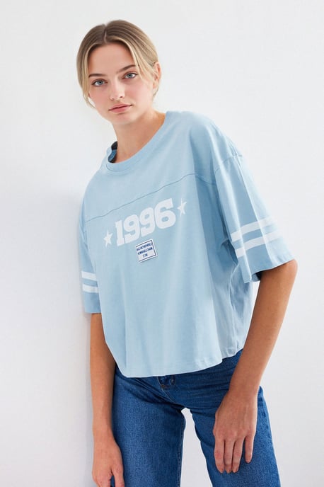 Übergroßes Crew-Neck Crop-T-Shirt mit Motto-Print - Image 4