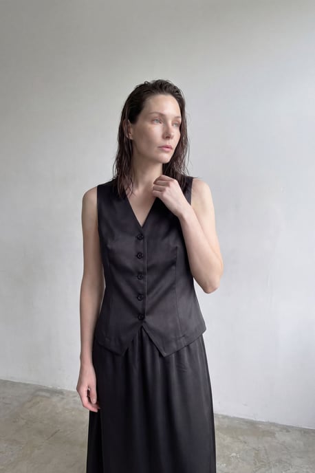 V-Ausschnitt Weste und Maxi-Rock Satin Zweiteiliges Set - Image 4