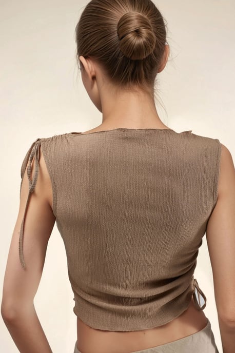 Strukturierter Bootsausschnitt-Crop-Top mit Drapierungselement - Image 3