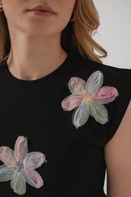 Gesticktes Blumen-Ripp-Top - Image 5