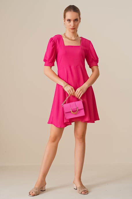 Strukturiertes Mini-Strickkleid mit quadratischem Kragen - Image 1