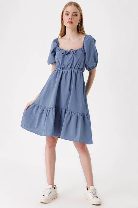 Mini Kleid in A-Linie mit quadratischem Ausschnitt und Schleife - Image 2