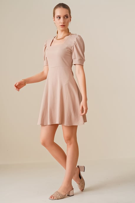 Texturiertes Mini-Strickkleid mit quadratischem Kragen - Image 3