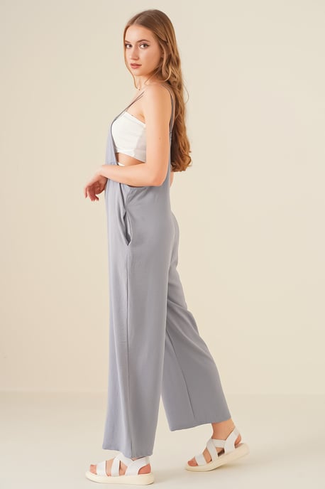 Bequemer weit geschnittener Jumpsuit mit quadratischem Kragen - Image 3