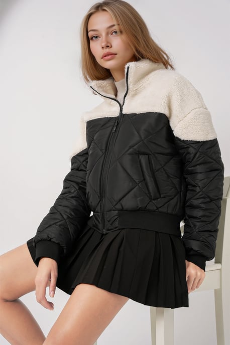 Kurze, texturierte Steppjacke mit Reißverschluss - Image 2