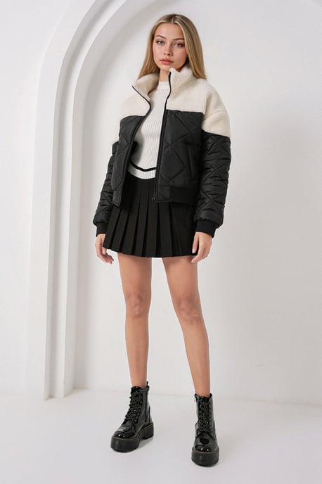 Kurze, texturierte Steppjacke mit Reißverschluss - Image 3