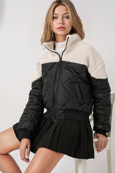 Kurze, texturierte Steppjacke mit Reißverschluss - Image 4