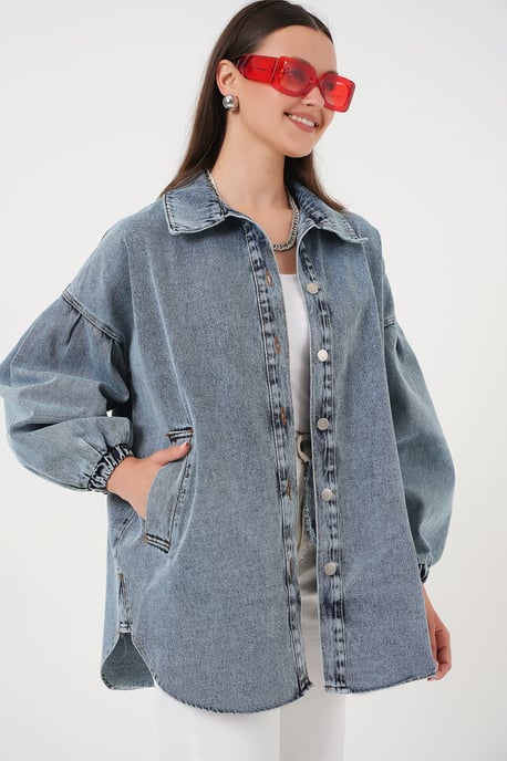Übergroße Jeansjacke mit Hemdkragen - Image 4