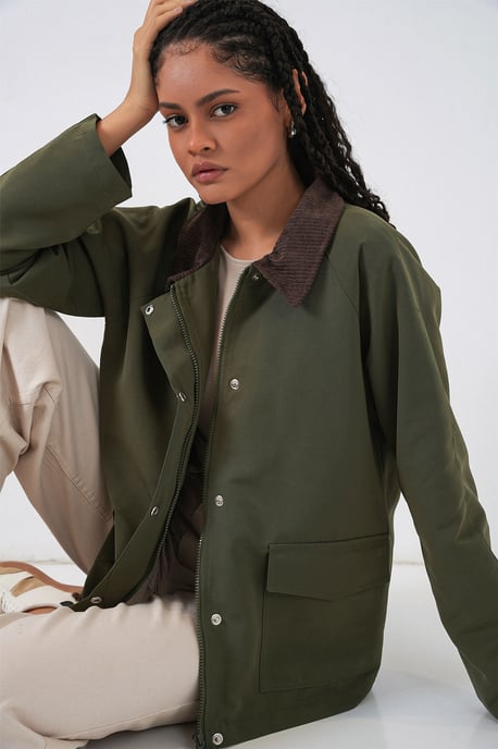 Gabardinejacke mit Knopfverschluss und Taschen - Image 3