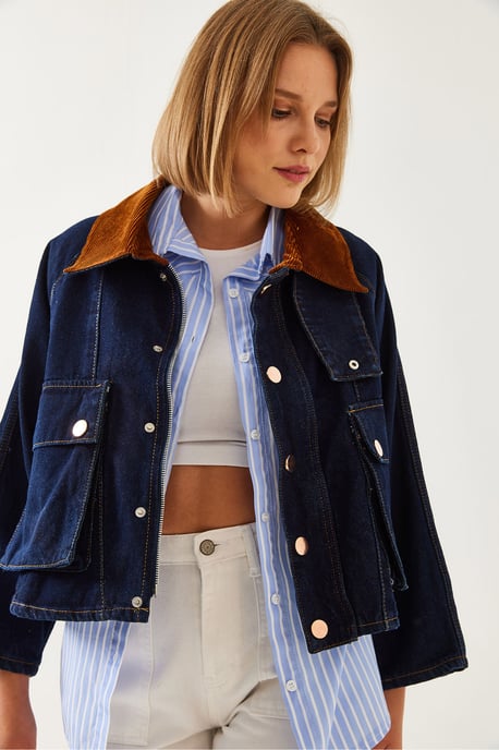 Denim-Hemdjacke mit Samtkragen - Image 4