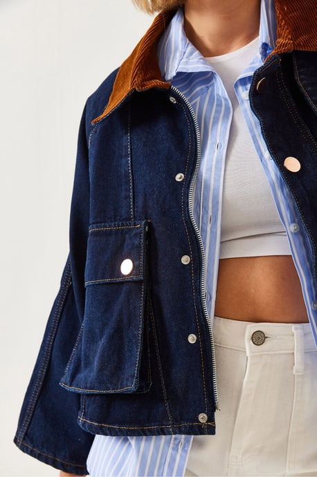 Denim-Hemdjacke mit Samtkragen - Image 5
