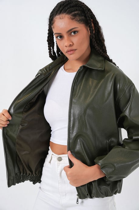 Übergroße Kunstleder-Zipperjacke - Image 5