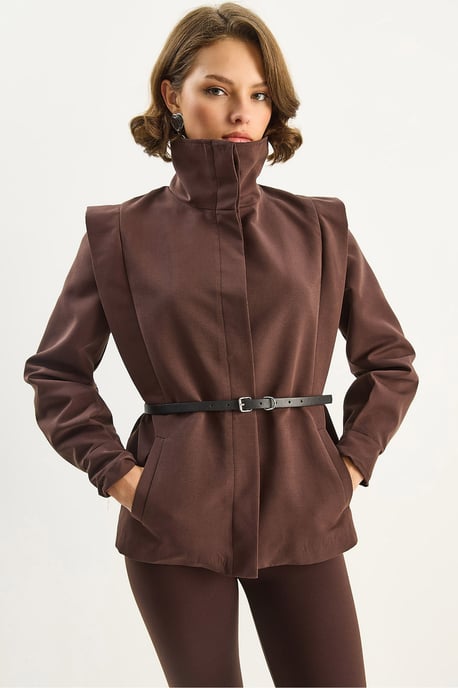 Jacke mit Taillengürtel und Schulterdetails - Image 4