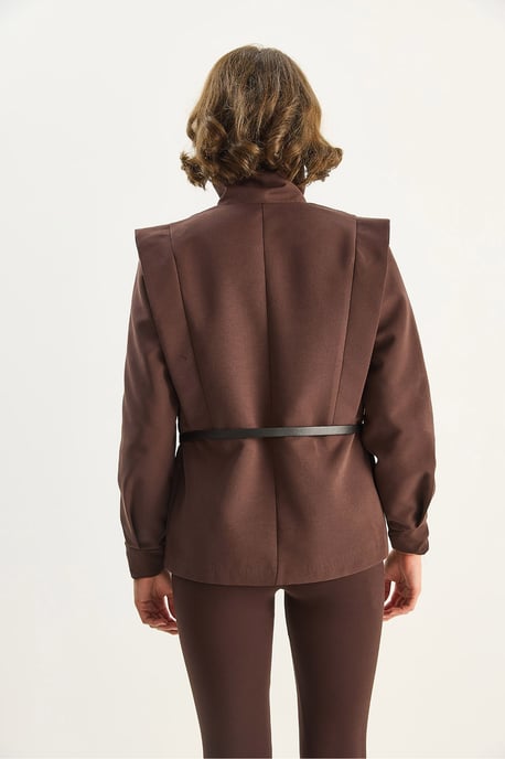 Jacke mit Taillengürtel und Schulterdetails - Image 6